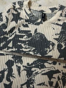 Graphic Print Ribbed Cropped Top