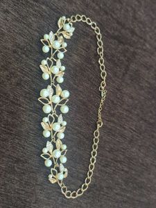 Elegant Pearl and Crystal Necklace