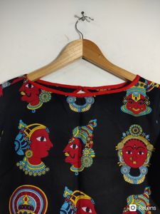 Desi Weavess Black  Kalamkari Print Short Sleeves Crop Tops (Women's)