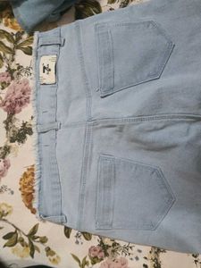 Light Wash Denim Frayed jeans