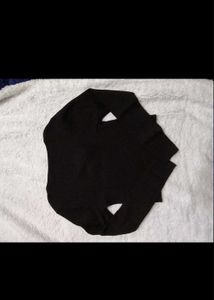 Stylish Knitted Top with Floral Embellishments