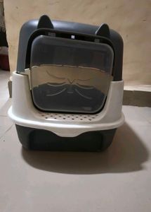 Enclosed Cat Litter Box
