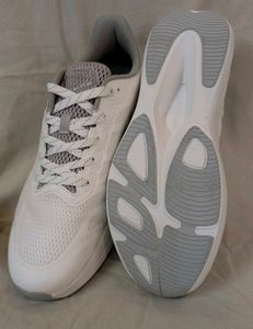 Men's White &amp; Grey Sneakers Size 9 🌟