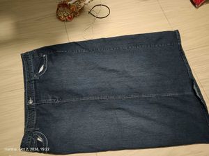 Stylish Denim Midi Skirt