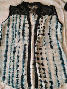 Stylish Sleeveless Tie-Dye Top with Lace