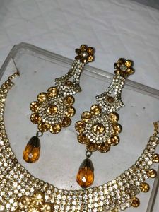Stunning Necklace &amp; Earring Set
