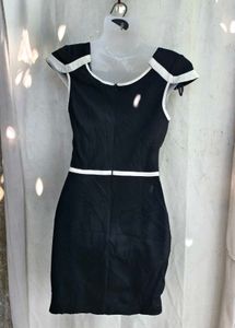 212510. Chic Black &amp; White Sheath Dress