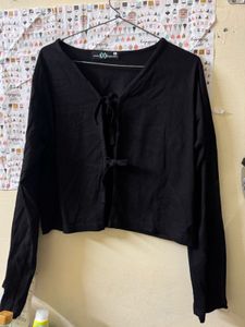 Black Tie-Front Long Sleeve Crop Top