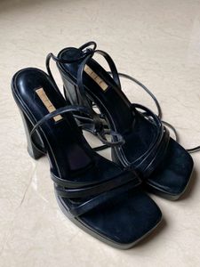 ELLE Chic Black Platform Strappy Heels
