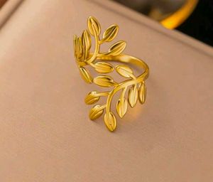 Leaf Design Gold Ring✨🎀