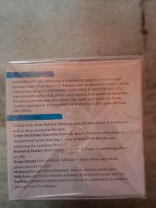 Lotus Herbals Whiteglow Deep Moisturising Creme