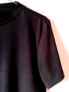 Classic Black Cropped T-Shirt