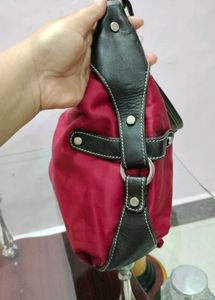 Chic Red &amp; Black Shoulder Bag