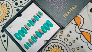 Press on nails set