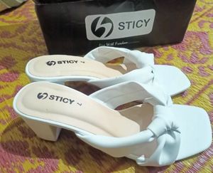 White medium heel