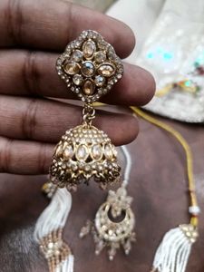 Exquisite Kundan &amp; Pearl Necklace Set