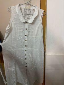 Chic Sleeveless White Button-Up Dress