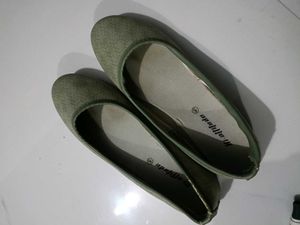 Stylish Green Ballet Flats