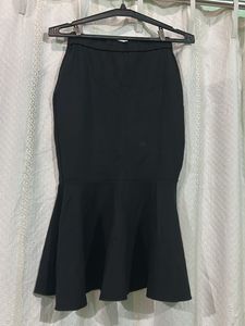 Chic Black Fishtail Skirt