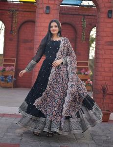 Black Faux Georgette Gown With Kalamkari Duppata