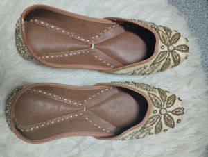 Ethnic Juttis