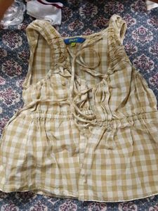 Cute Gingham Tie-Front Tank Top