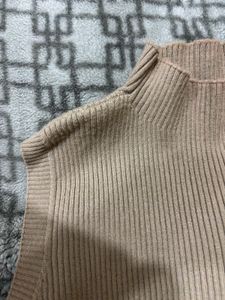 Ribbed Mock Neck Sleeveless Top