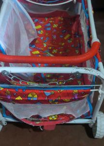 Baby Crib with wheel