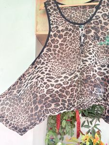 Chic Leopard Print Sleeveless Top