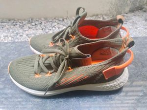 A Brand New Pair Walking/Jogging Shoes Size 7