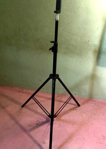 Adjustable Tripod Stand