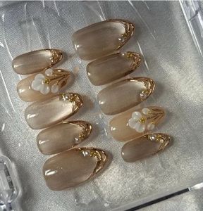 Elegant Press-On Nails with Floral Design