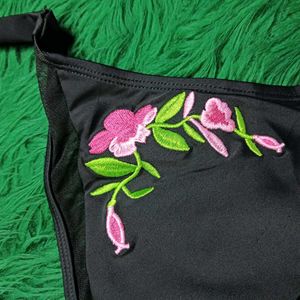 Black🎁🆕 Embroidered Floral Bikini Top