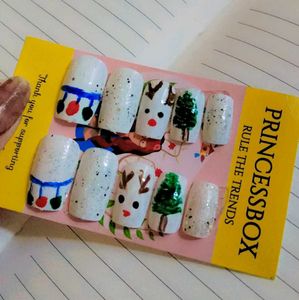 Press-On Nail Set (any one @99 + gift)