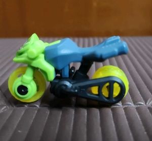 5 kinder Joy bike toys