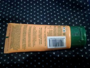 Biotique Walnut Explfoliating And Polishing Scrub