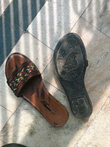 slippers / sliders