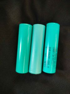 3x INR18650-20R M Li-Ion Batteries