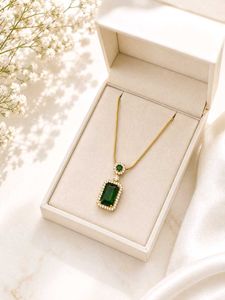 Elegant Emerald & Diamond Necklace