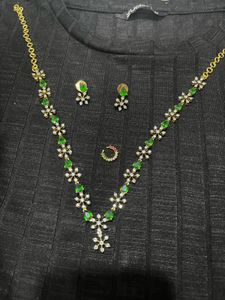 Stunning Green & Diamond Necklace Set