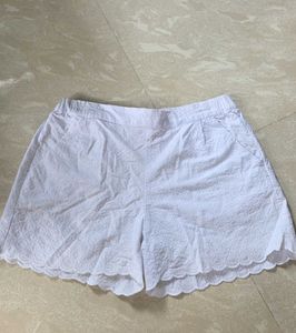 Chic White Embroidered Scalloped Shorts