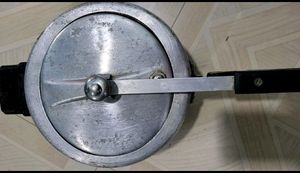 4 1/2 Leter  Pressure Cooker