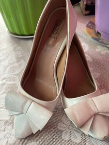 Chic White Bow Heels