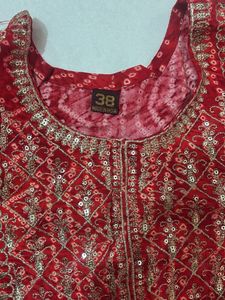red bandhni kurti