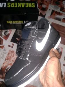 Nike Sneakers - Black &amp; White