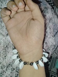 Elegant White &amp; Silver Beaded Bracelet