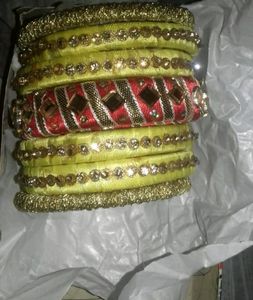 Fancy Women Glass Bangles Set