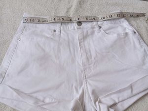 Chic White Denim Shorts