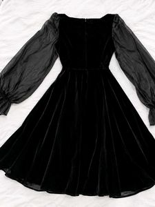 The Evelyne Noire Dress