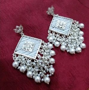 Elegant Pearl Dangle Earrings